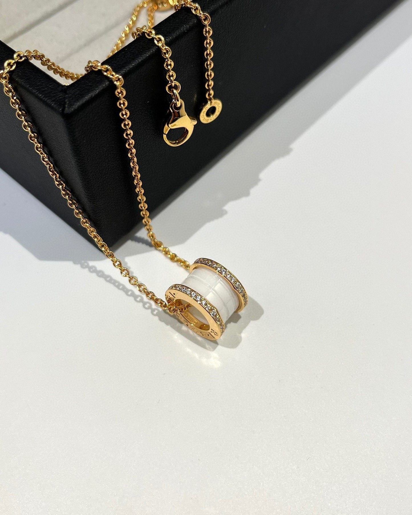 [valéa jewellery]ZERO 1 WHITE CERAMIC DIAMOND PINK GOLD NECKLACE